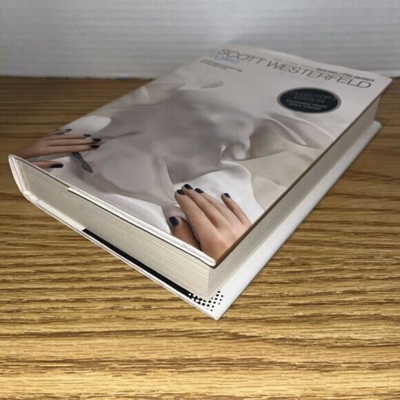 Specials (The Uglies) by Westerfeld, Scott Hardback Book Collectors Edition - Picture 3 of 5